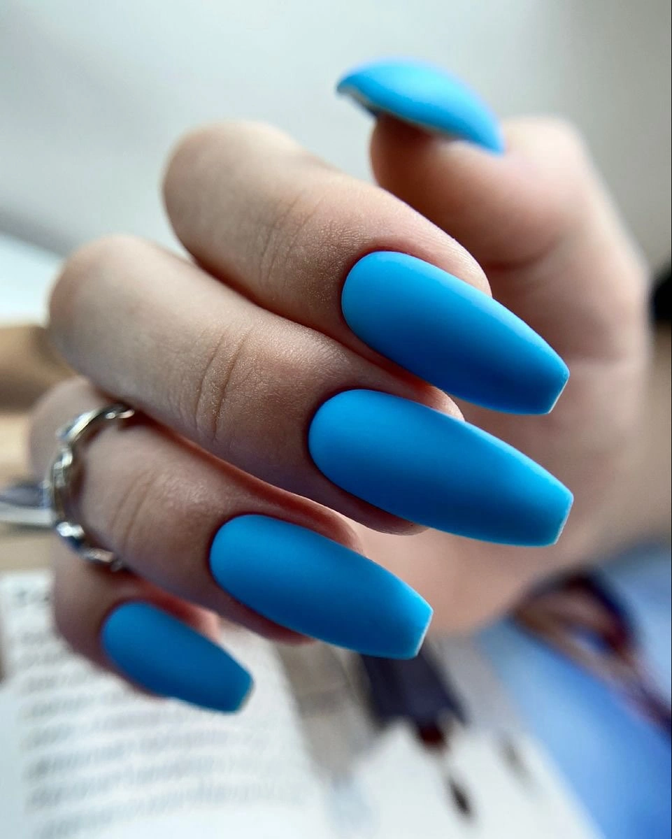 Long vivid cobalt blue matte square nails
