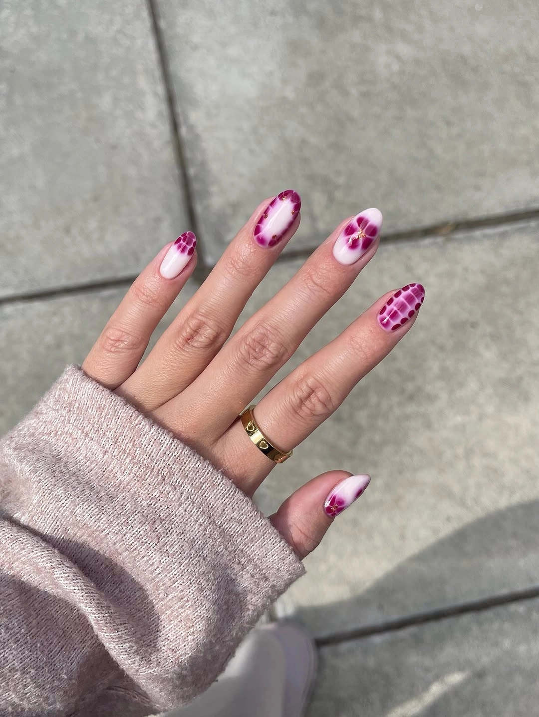 Short almond nails with cranberry bloom tips