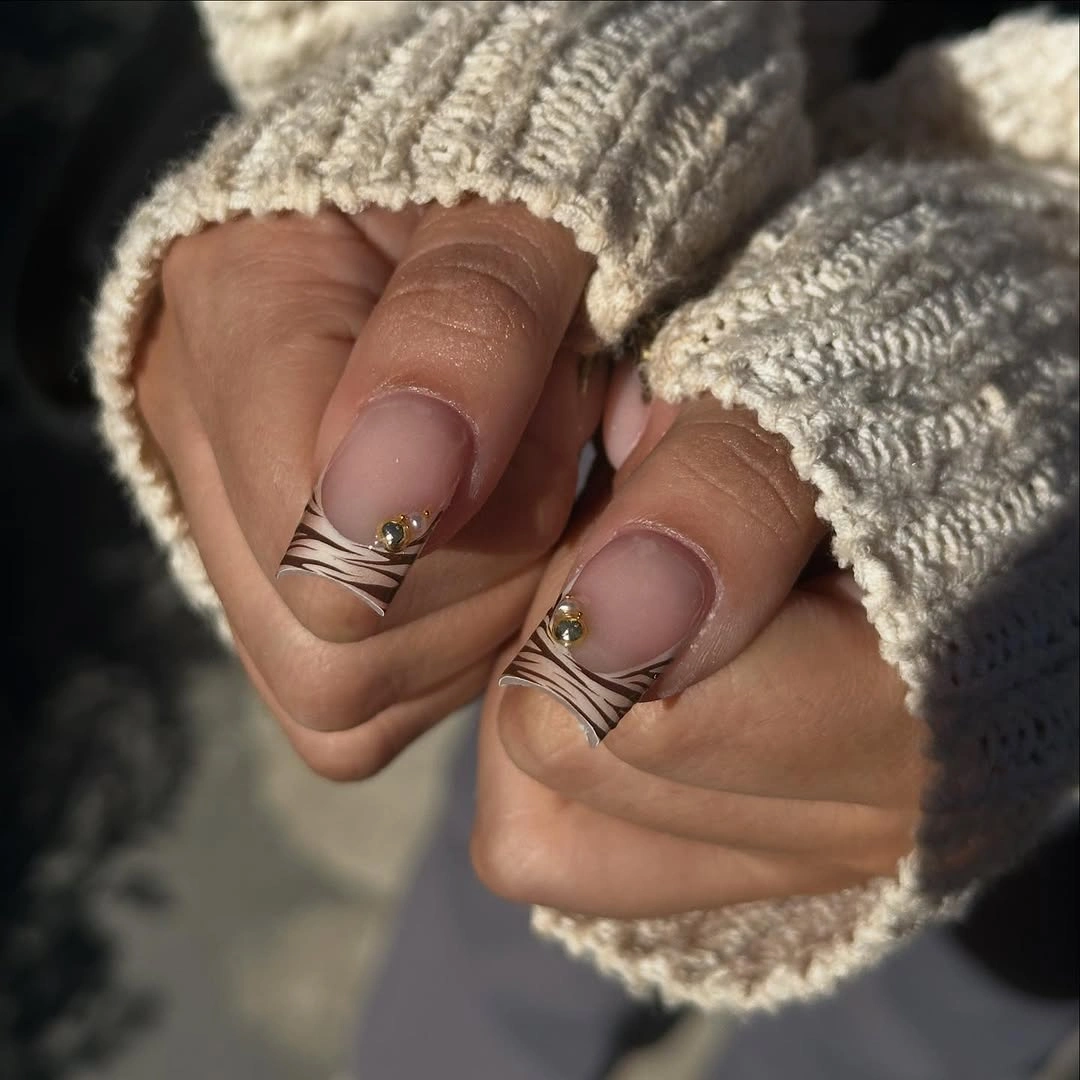 Short square nails with brown striped French tips