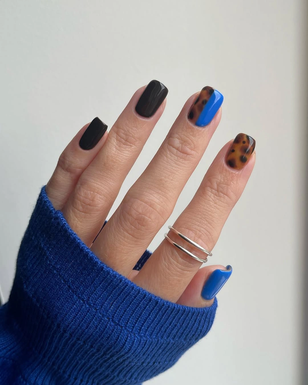 black blue short square nails with printed accent