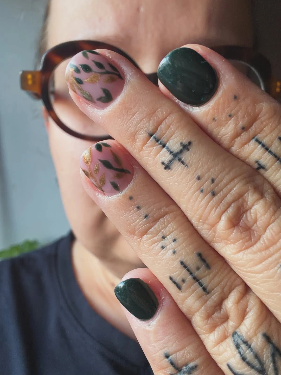 Short green and pink nails with black green botanical leaf art