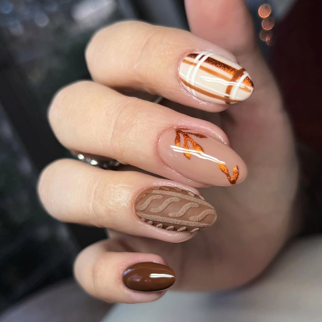 Short brown square nails with nude and warm wavy accent lines
