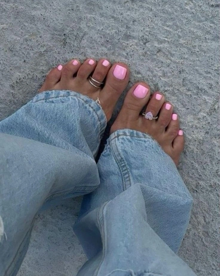 Soft pink short square pedicure with denim
