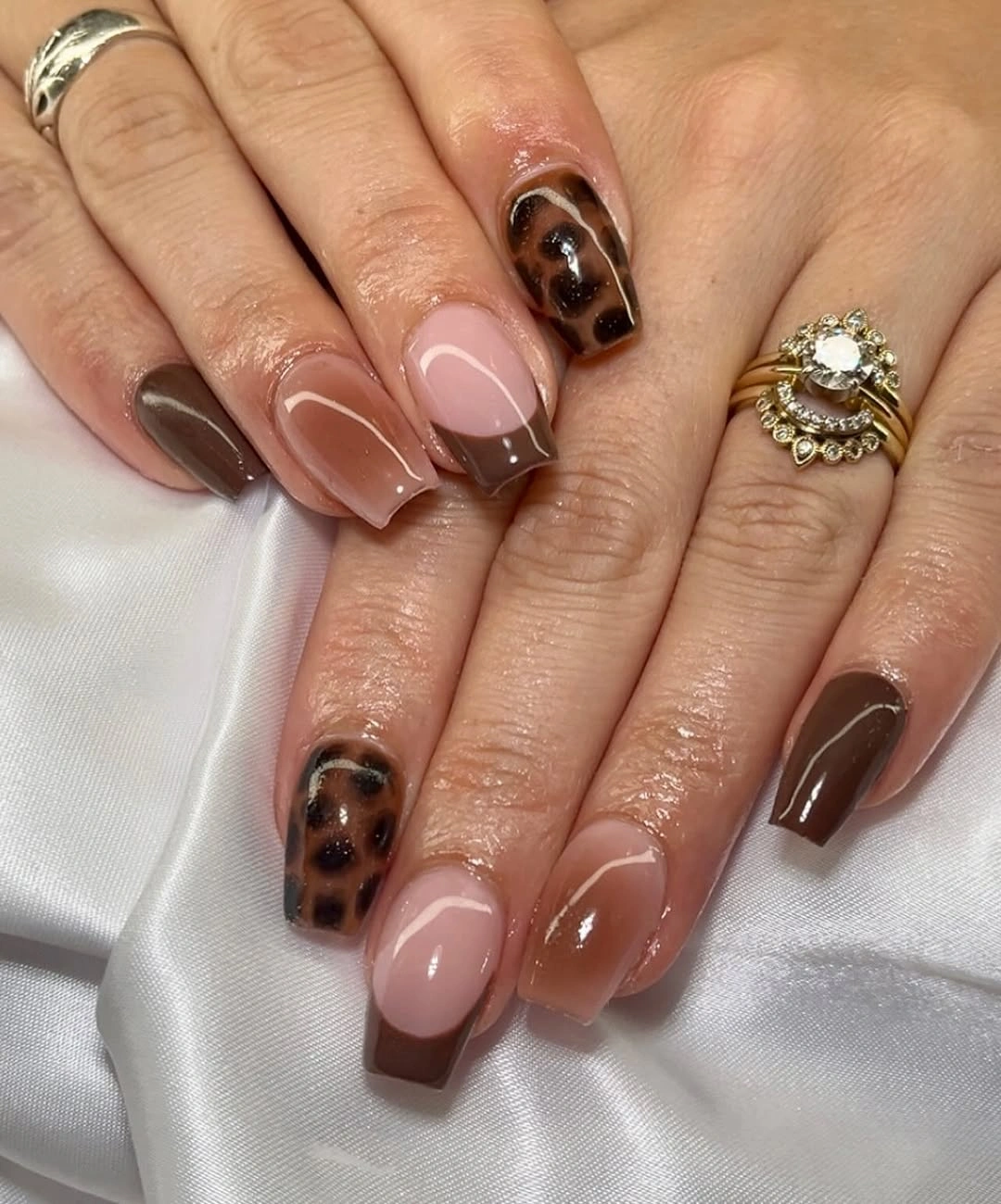 short nude coffin nails with chocolate brown patterned accents