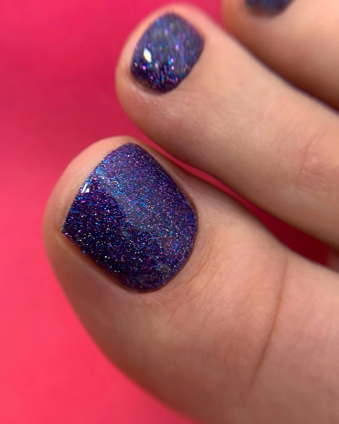 White short toenails with open black marble lines on the big toes