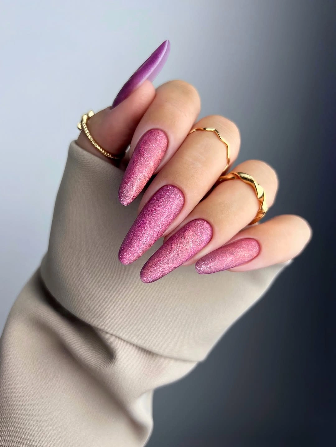 Long pointed nails in shimmering magenta and purple pink shades