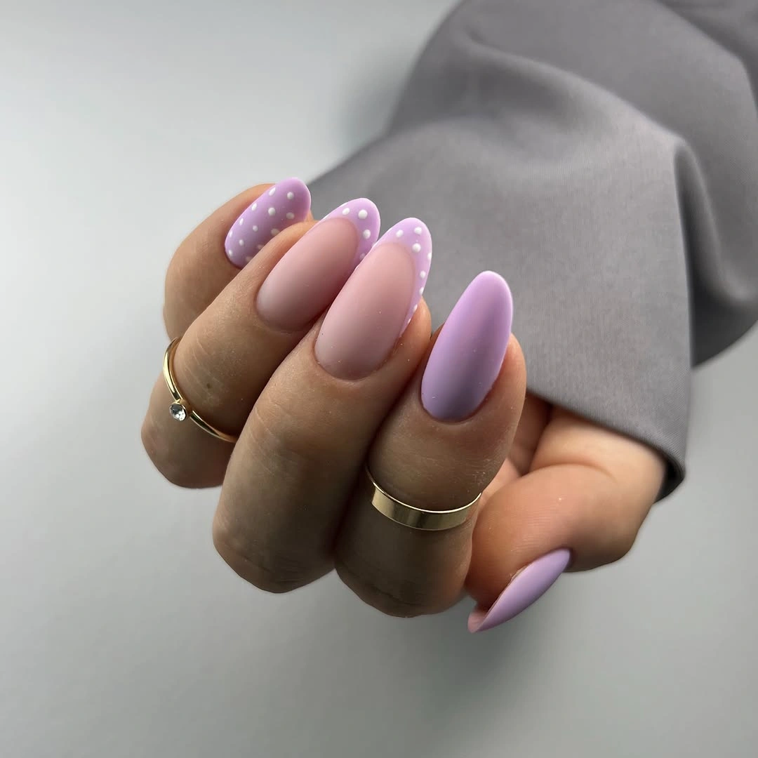 Lilac and pale pink almond nails with small light dotted accents