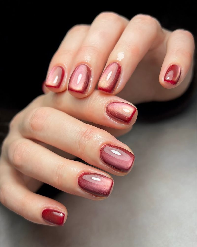 Deep Red Shifting Cat Eye Nails Deep Red Shifting Cat Eye Nails — Short Winter Square Nails