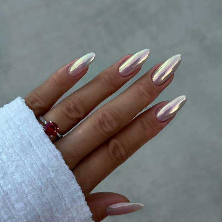 Pearlescent White Chrome Stilettos Pearlescent White Chrome Stilettos — Winter Chrome Nails