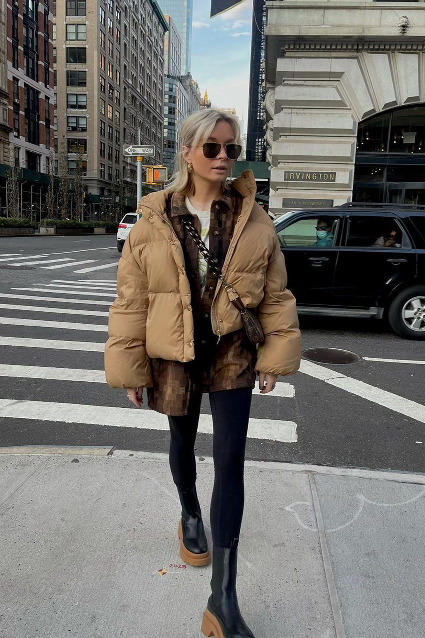 Oversized Puffer Jacket Paired with Leggings for Urban Chic Oversized Puffer Jacket Paired with Leggings for Urban Chic — Cute Winter Outfits