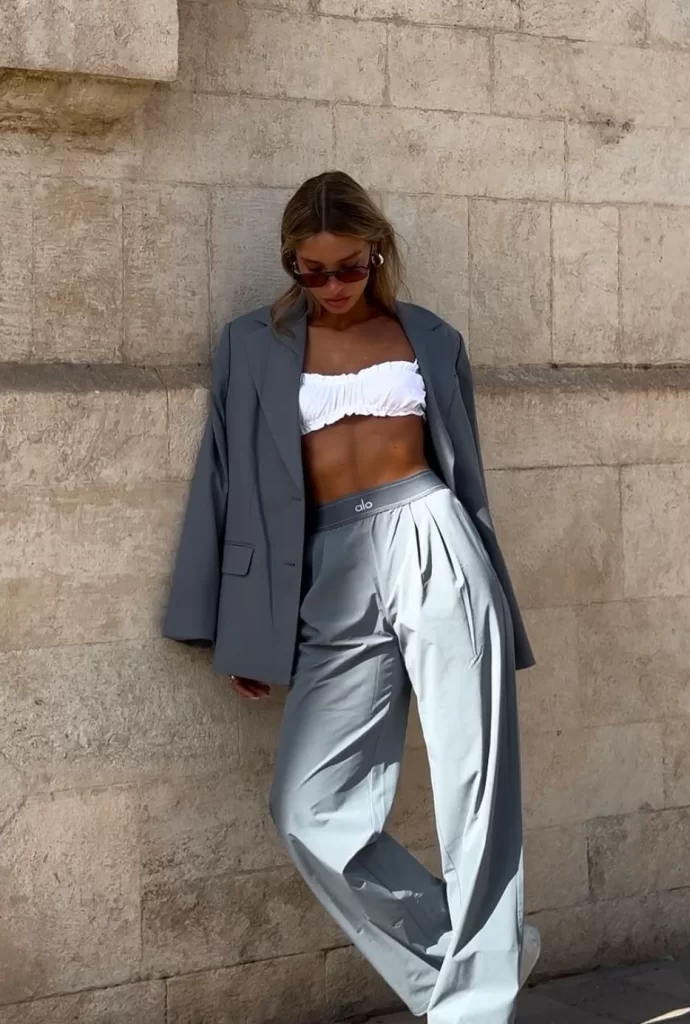 Chic Grey Sweatpants with Oversized Blazer and Bandeau Top Chic Grey Sweatpants with Oversized Blazer and Bandeau Top — Sweatpants Outfits