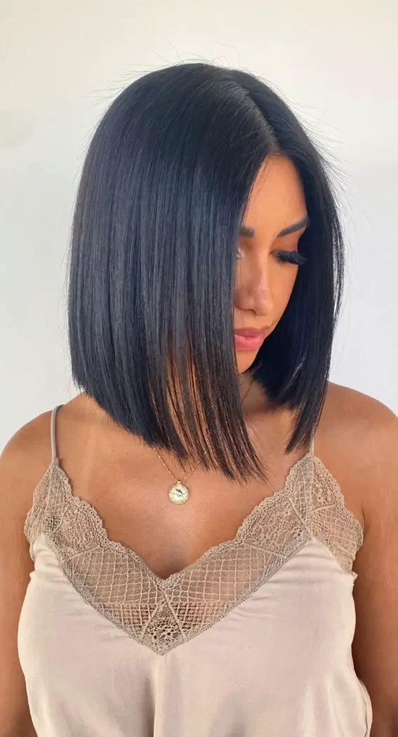 Sleek Dark Brown Collarbone Bob Sleek Dark Brown Collarbone Bob — Winter Bob Haircuts