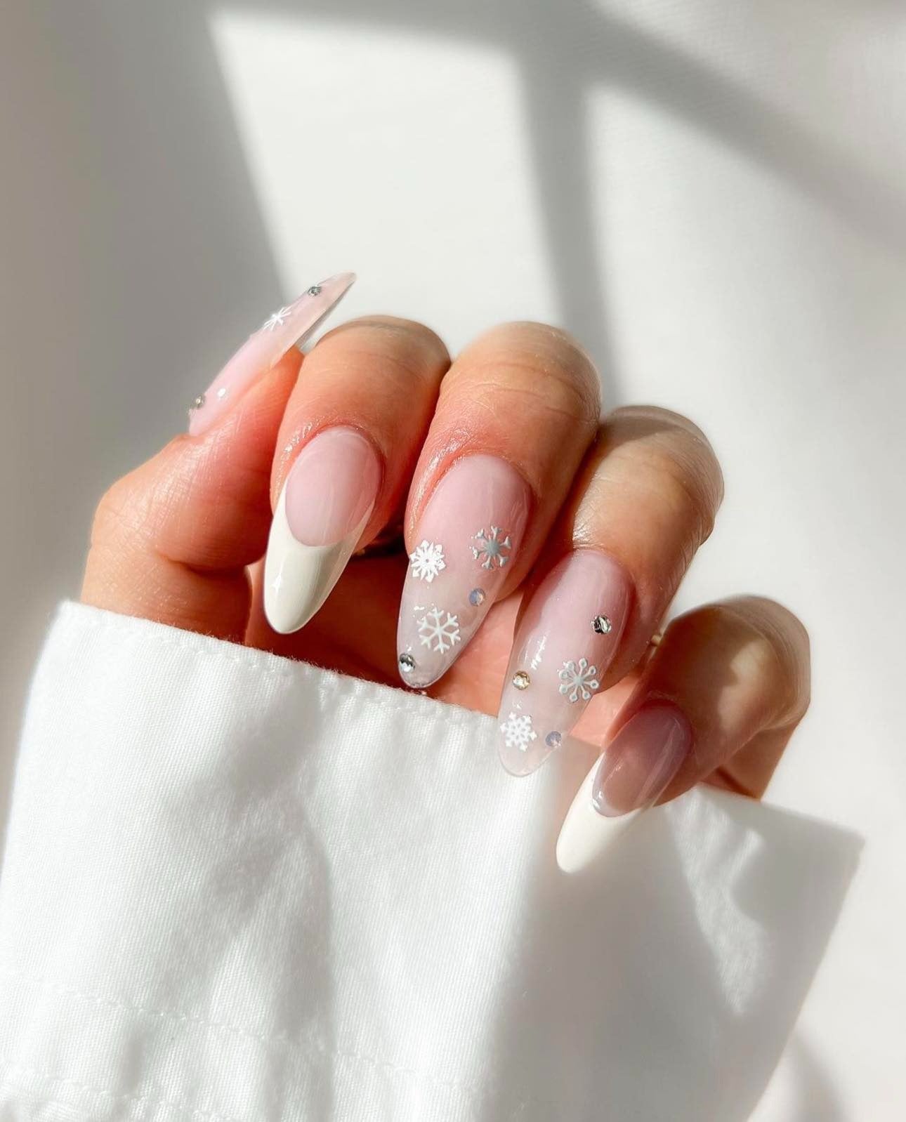 16 Stunning White Winter Nail Ideas for an Elegant Touch – CreativeBooster