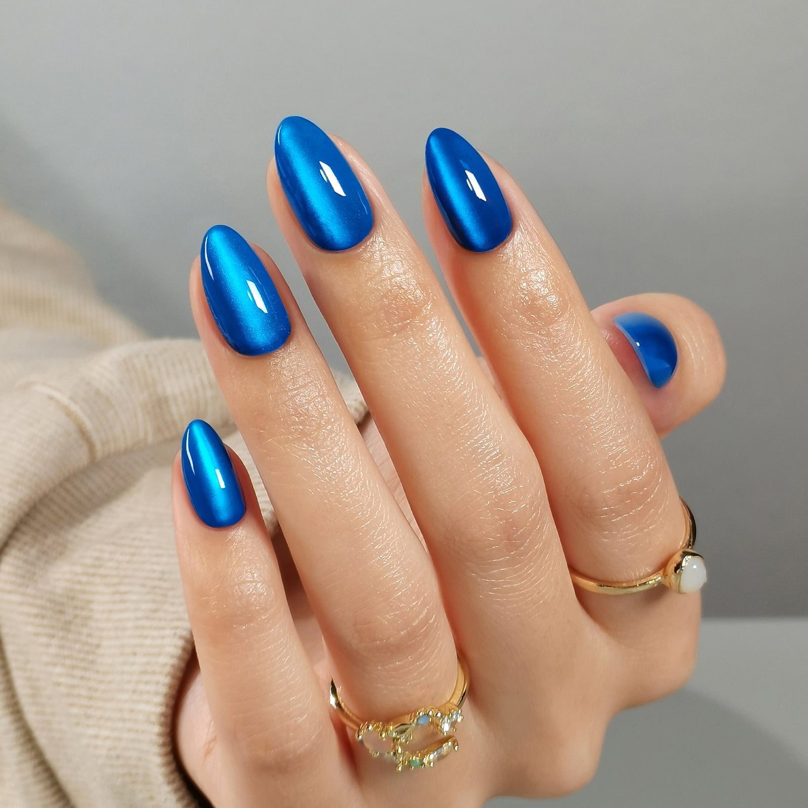 Vibrant Sapphire Blue Cat Eye Nails Vibrant Sapphire Blue Cat Eye Nails — Winter Cat Eye Nails