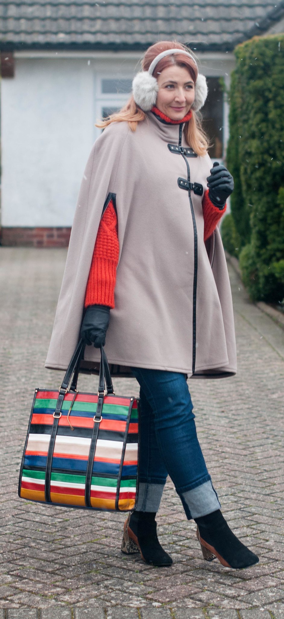 Cozy Cape and Knit Sweater for Casual Winter Days Cozy Cape and Knit Sweater for Casual Winter Days — Winter Outfits for Women Over 40