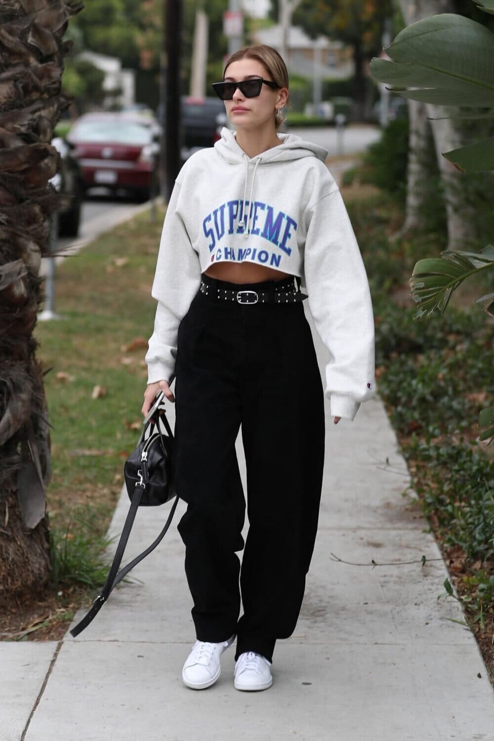 14 Ways to Wear Cropped Hoodies Like Gigi Hadid, Zendaya, & Hailey Bie – I AM & CO
