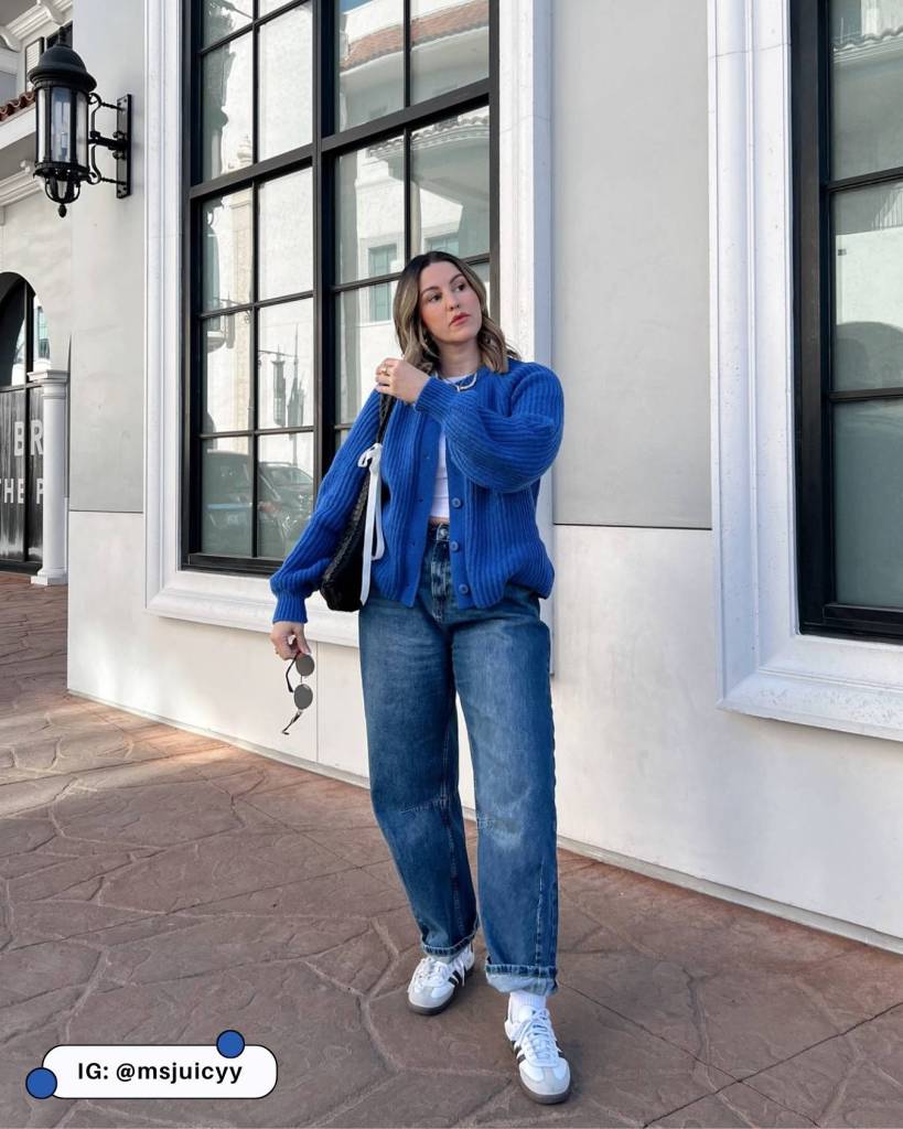 Effortless Casual Style: Blue Knit Cardigan with Wide-Leg Jeans Effortless Casual Style: Blue Knit Cardigan with Wide-Leg Jeans — Cardigan Outfits