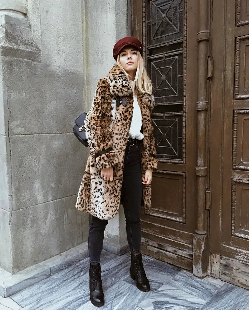 Casual Leopard Coat with Jeans and Ankle Boots Casual Leopard Coat with Jeans and Ankle Boots — Leopard Coat Outfits