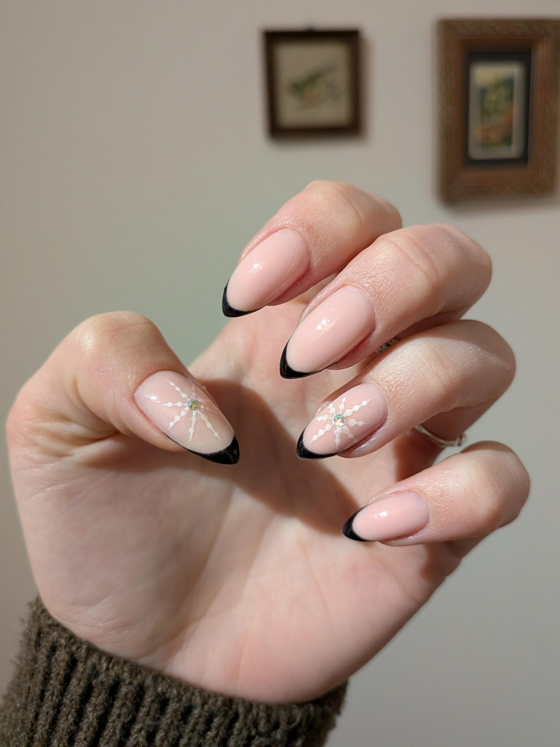 One Hand Medium Shot Visual Idea One Hand Medium Shot Visual Idea — Winter Nude Nails
