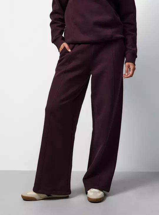 Burgundy Wide-Leg Sweatpants and Matching Sweatshirt Set Burgundy Wide-Leg Sweatpants and Matching Sweatshirt Set — Sweatpants Outfits