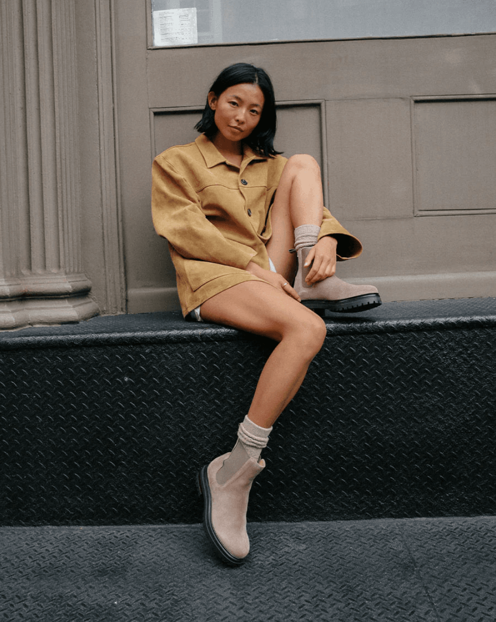Light Beige Suede Chelsea Boots with a Casual Tan Shirt Jacket Light Beige Suede Chelsea Boots with a Casual Tan Shirt Jacket — Suede Boots Outfits