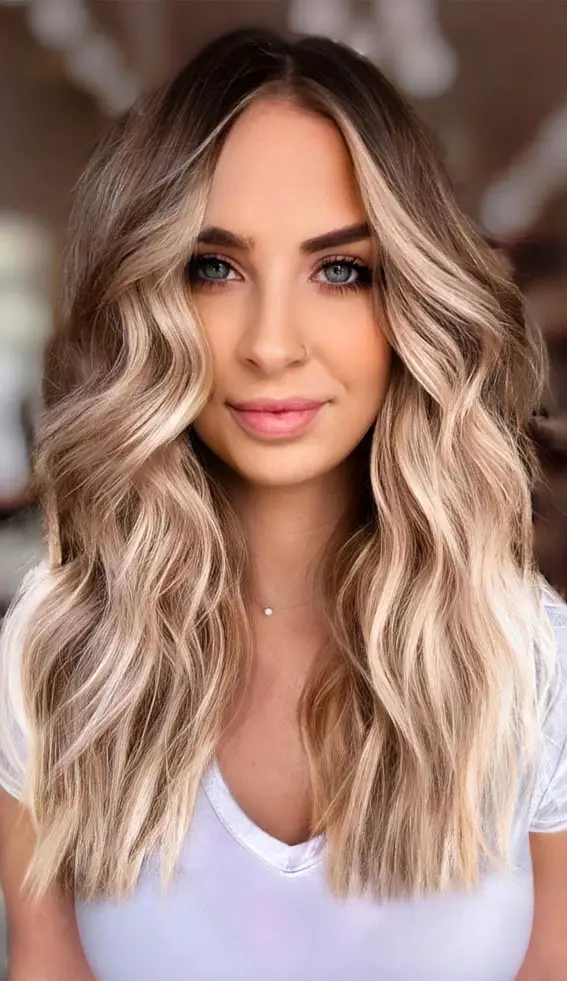 Honey Blonde With Bright Face-Framing Pieces Honey Blonde With Bright Face-Framing Pieces — Fall to Winter Hair Colors