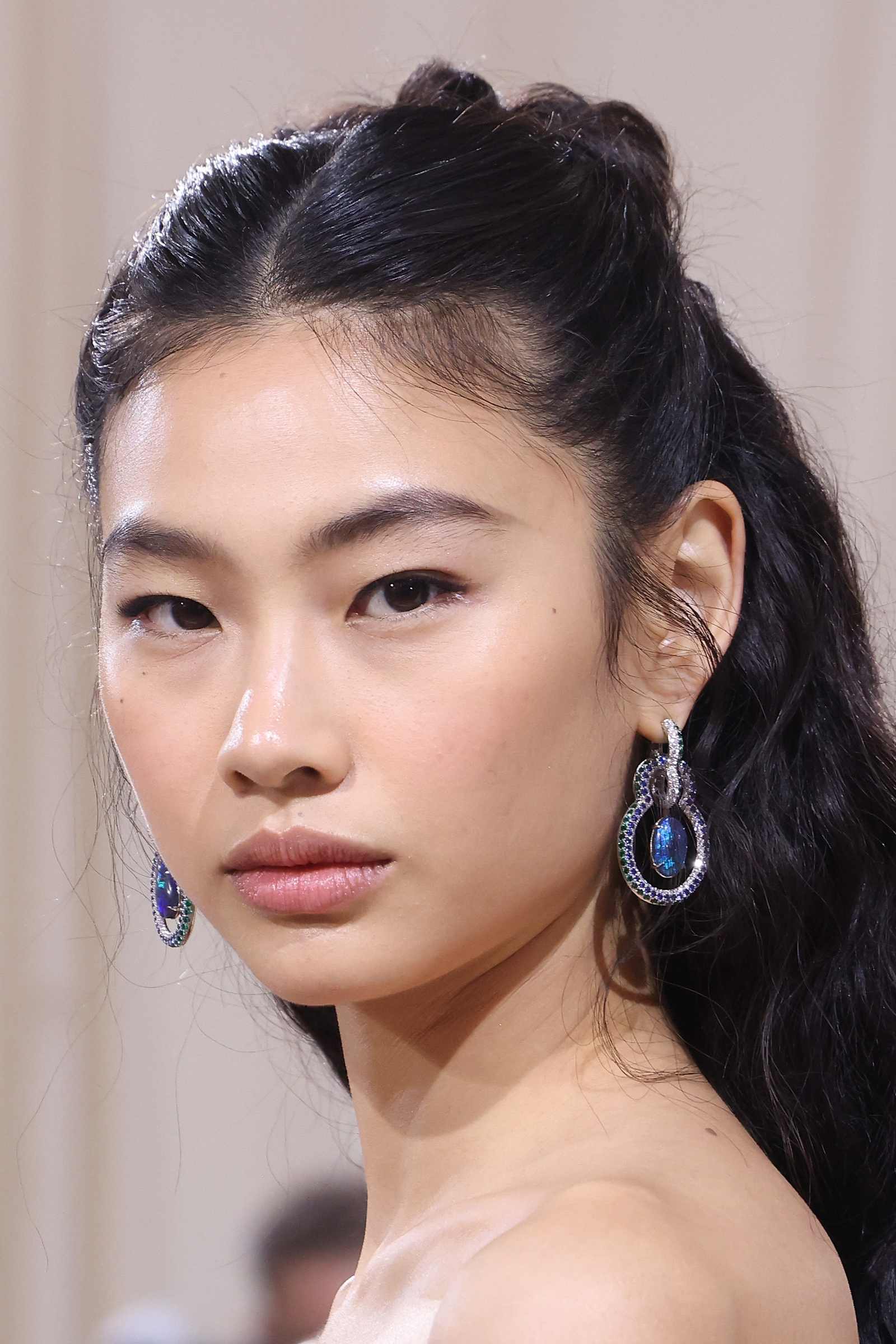Loose Waves With Soft Curtain Bangs Loose Waves With Soft Curtain Bangs — Winter Half Up Half Down Hairstyles