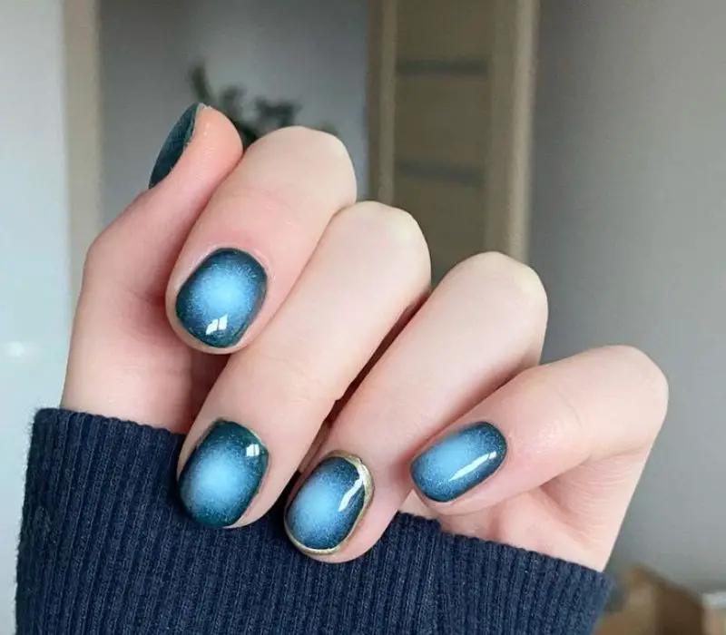 Deep Teal Cat-Eye Effect Deep Teal Cat-Eye Effect — Short Winter Gel Nails