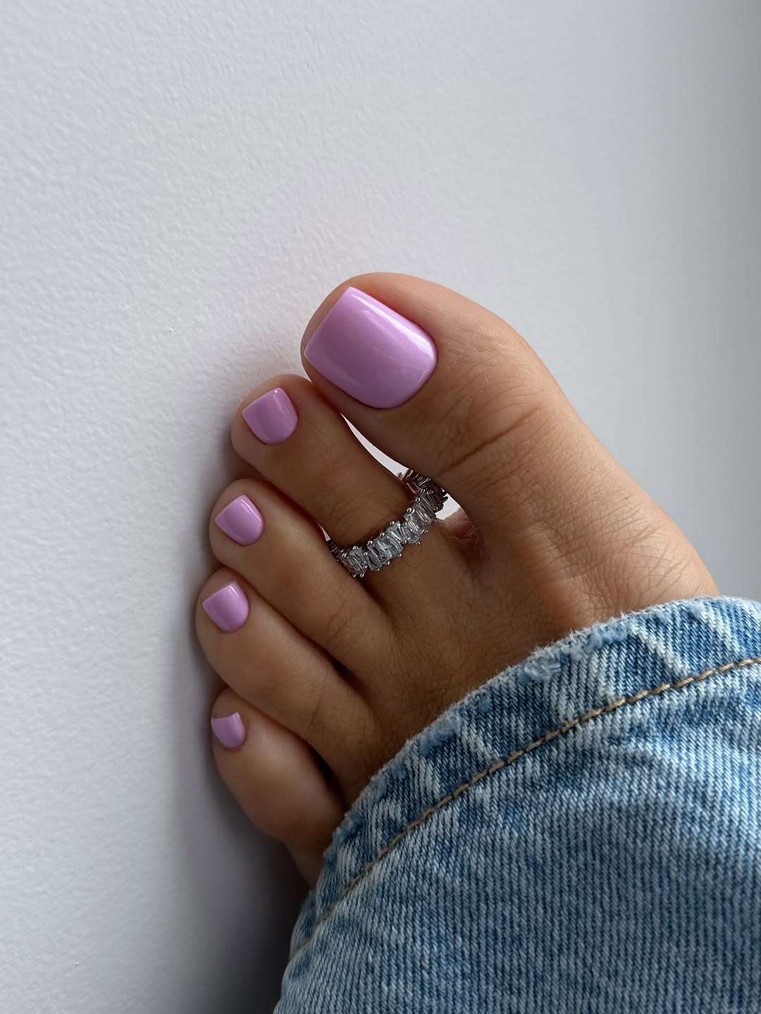 Light Lavender Cream with Toe Ring — Winter Pedicure Colors