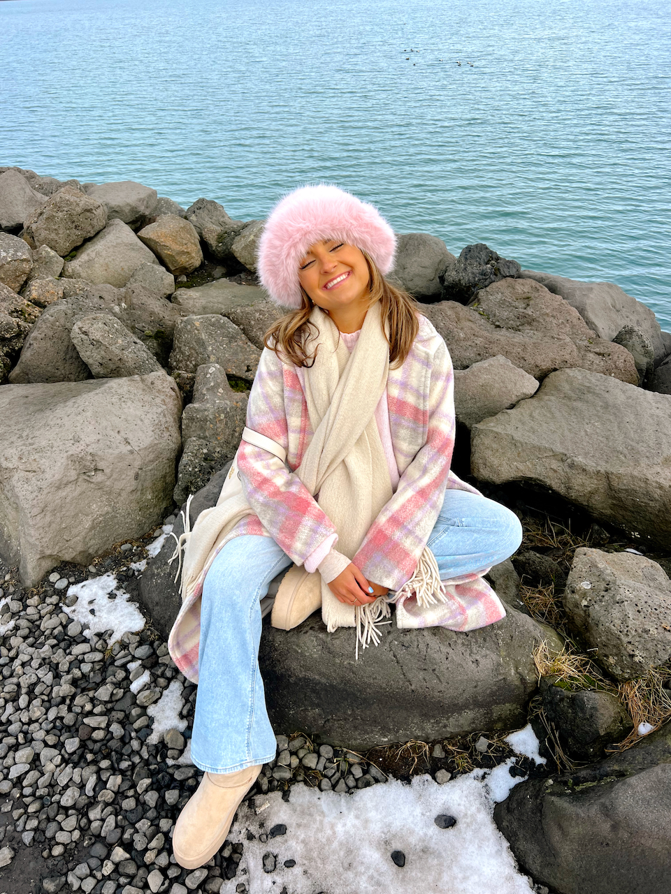 Cozy Plaid Coat with Faux Fur Hat Cozy Plaid Coat with Faux Fur Hat — Iceland Winter Outfits