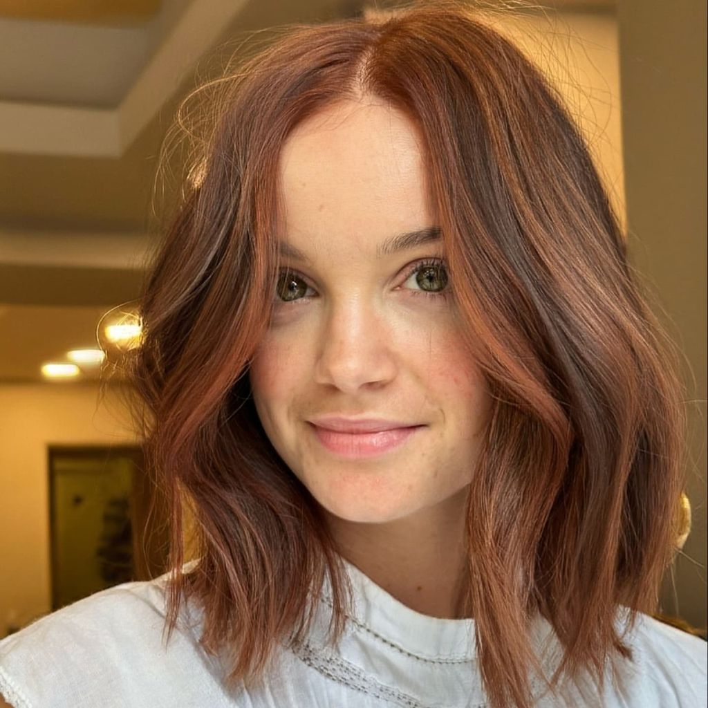 Red-Brown Wavy Bob With Side Bangs Red-Brown Wavy Bob With Side Bangs — Winter Haircuts for Square Faces