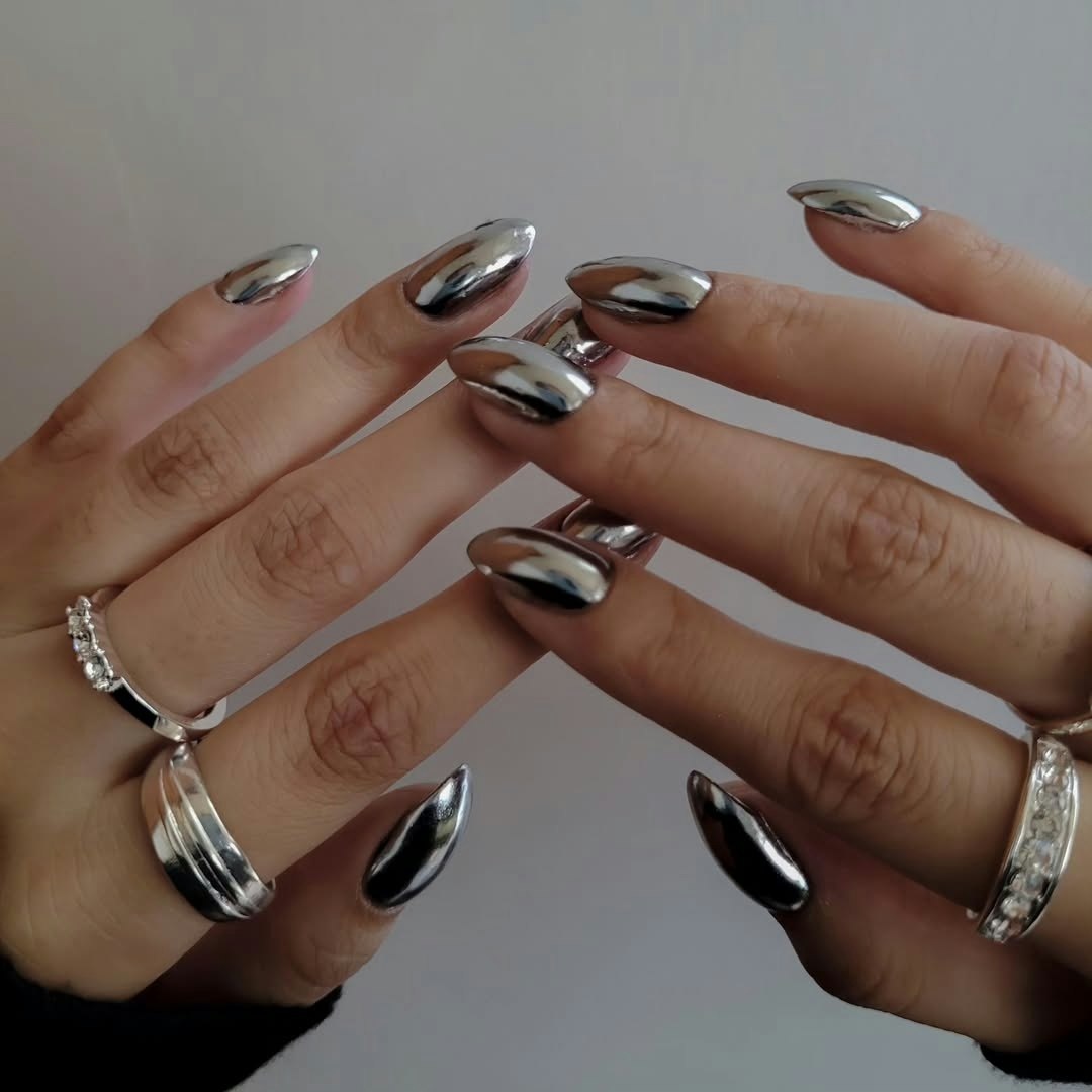 Mirror-Like Silver Chrome Almonds — Chrome Nail Designs