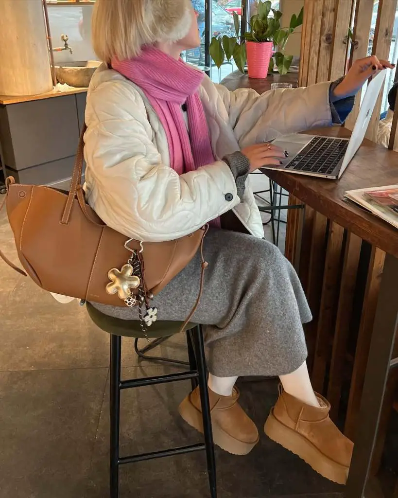 Quilted Jacket and Culottes with a Pop of Pink Scarf Quilted Jacket and Culottes with a Pop of Pink Scarf — Cute Winter Outfits
