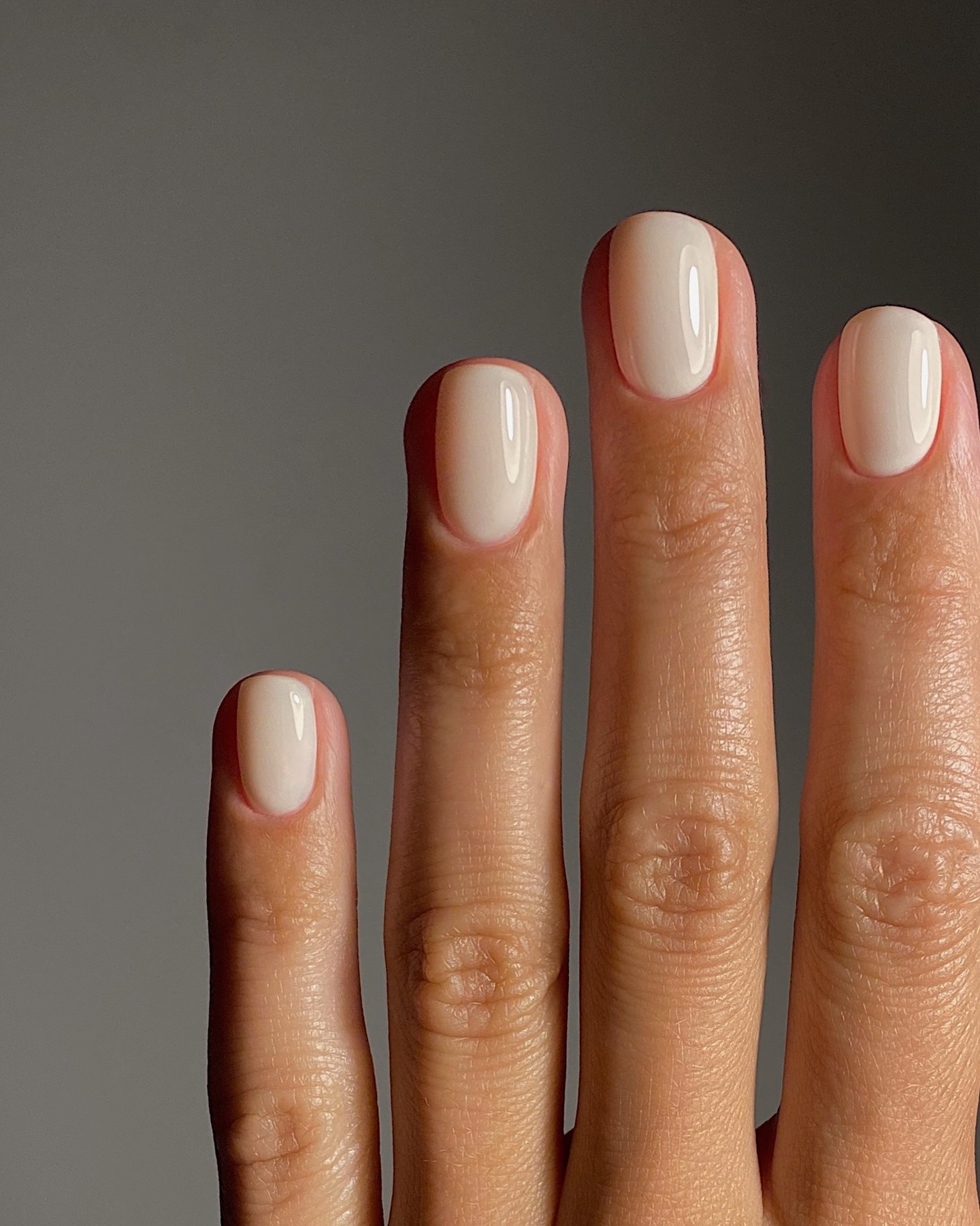 Flawless Glossy Pale Cream Oval Nails Flawless Glossy Pale Cream Oval Nails — Simple Winter Nails