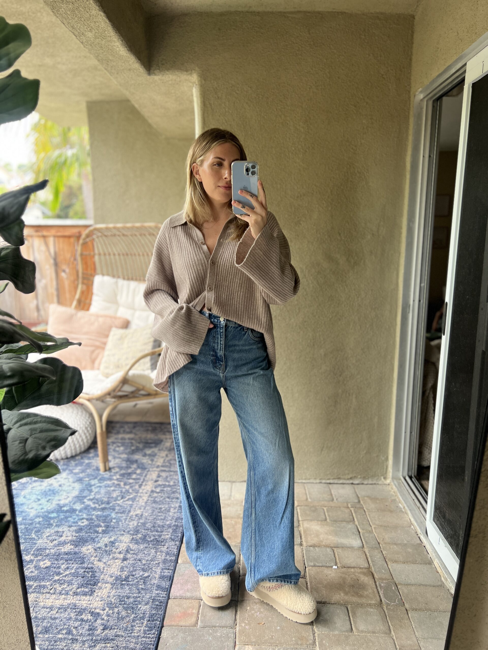 Elevated Casual: Ugg Tazz Platform Slippers with Wide-Leg Jeans Elevated Casual: Ugg Tazz Platform Slippers with Wide-Leg Jeans — Ugg Slippers Outfits