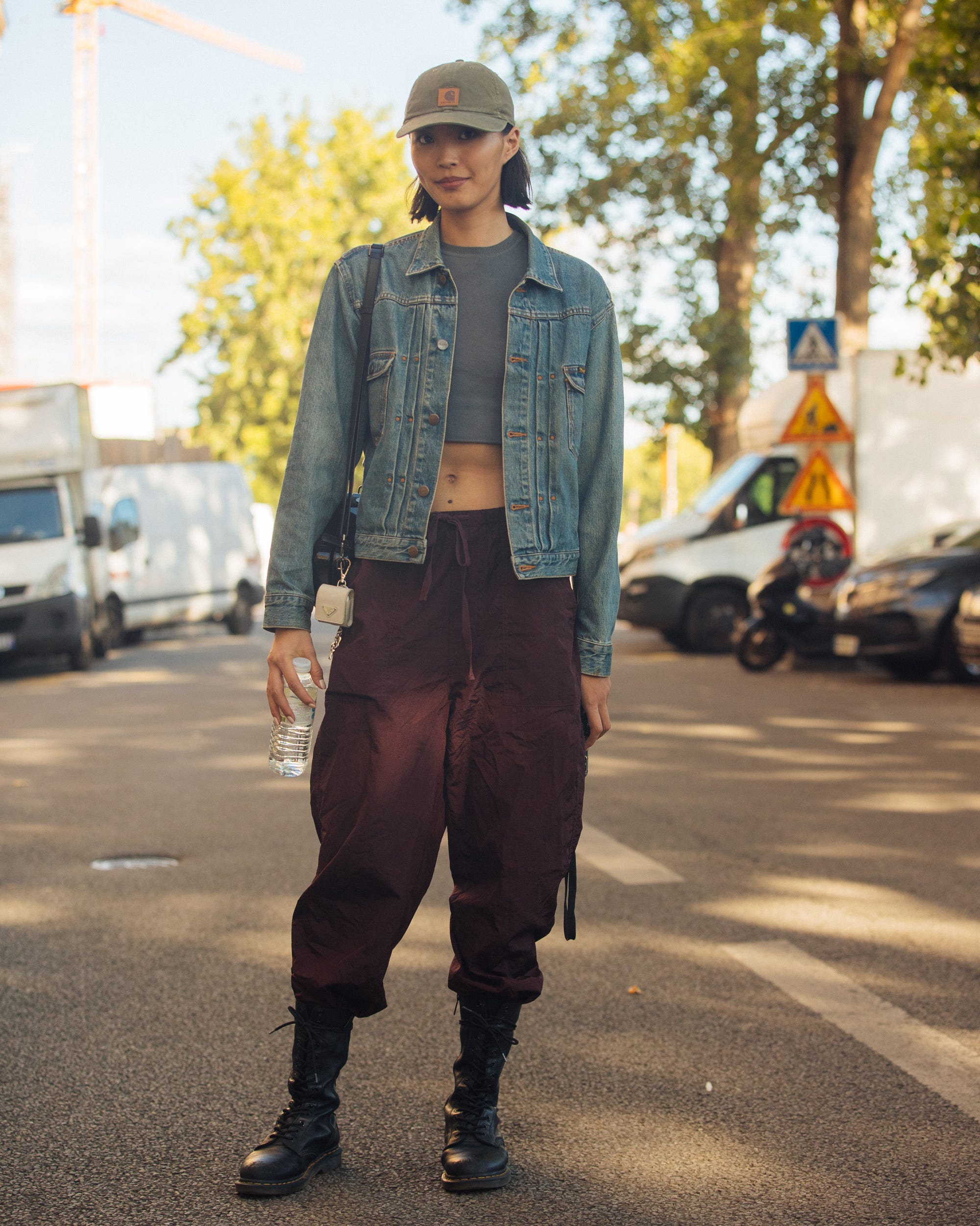 Cargo Pants and Denim Jacket with Black Combat Boots Cargo Pants and Denim Jacket with Black Combat Boots — Combat Boots Outfits
