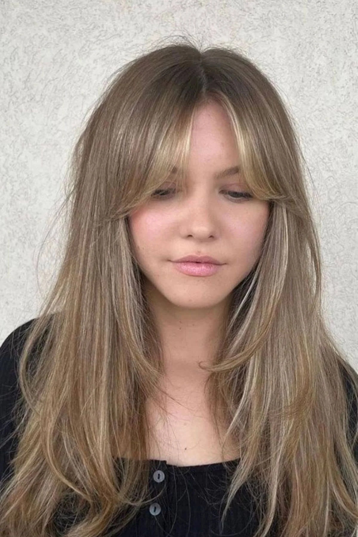 Mid-Back Waves With Blended Bangs Mid-Back Waves With Blended Bangs — Winter Haircuts with Curtain Bangs