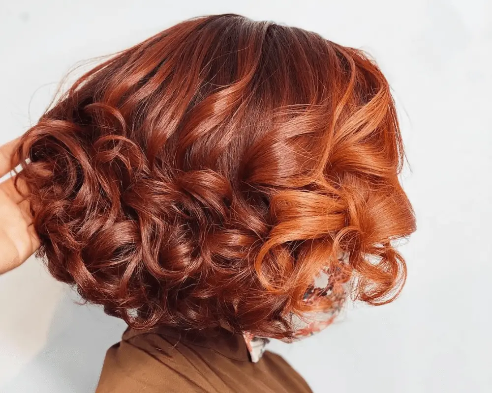 Chin Bob With Darker Roots In Copper Red Chin Bob With Darker Roots In Copper Red — Winter Hair Colors for Curly Hair