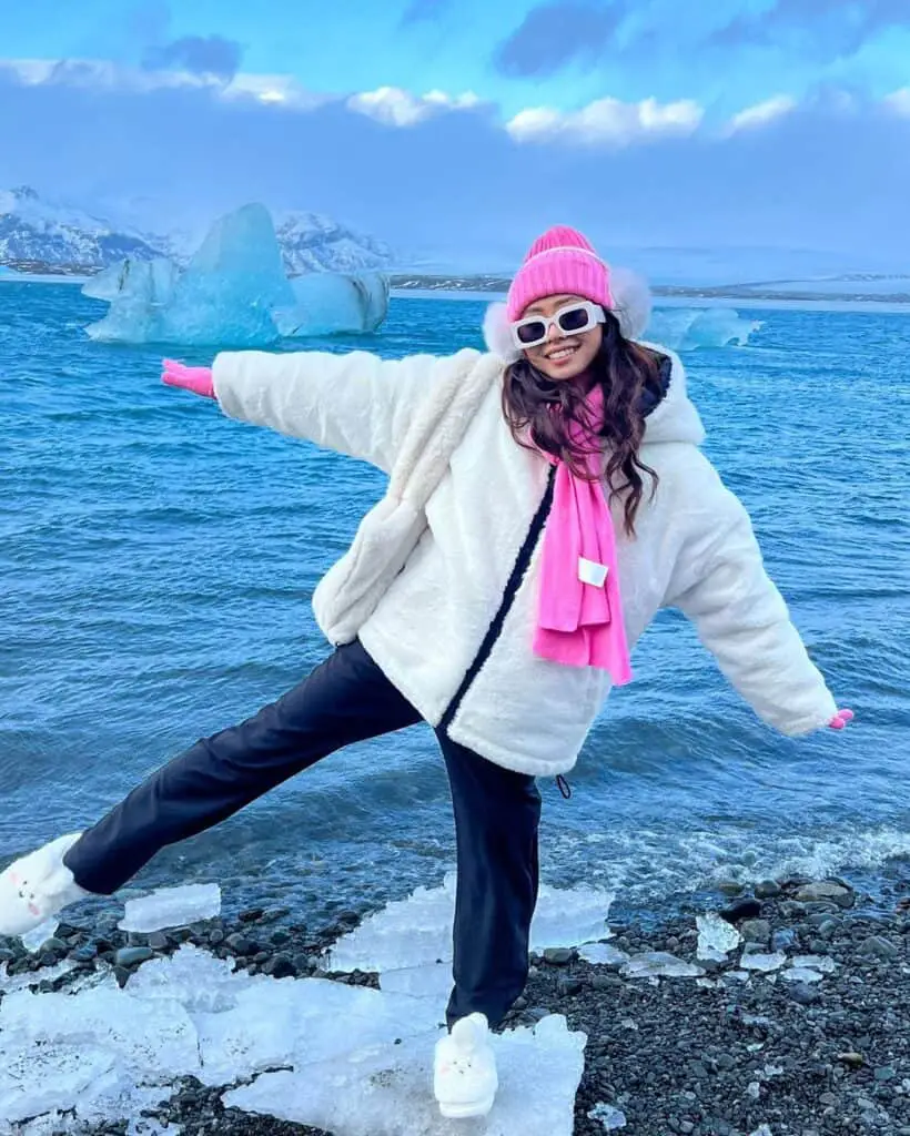 Fluffy White Jacket with Bright Pink Accessories Fluffy White Jacket with Bright Pink Accessories — Iceland Winter Outfits