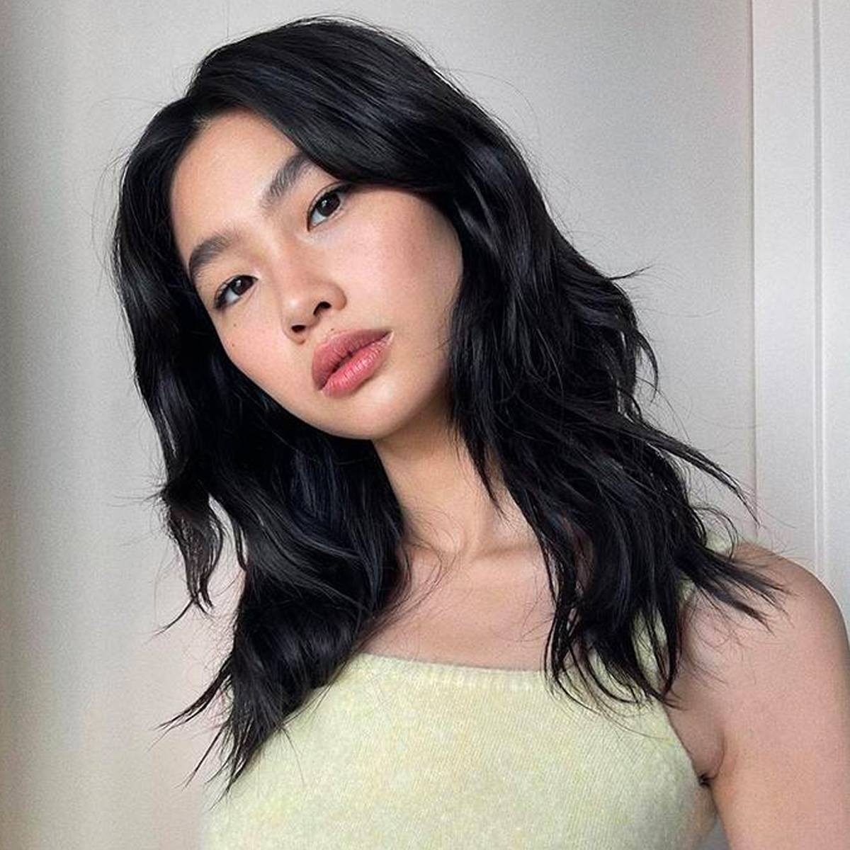 Dark Brown Bob With Wispy Bangs Dark Brown Bob With Wispy Bangs — Medium Length Winter Haircuts