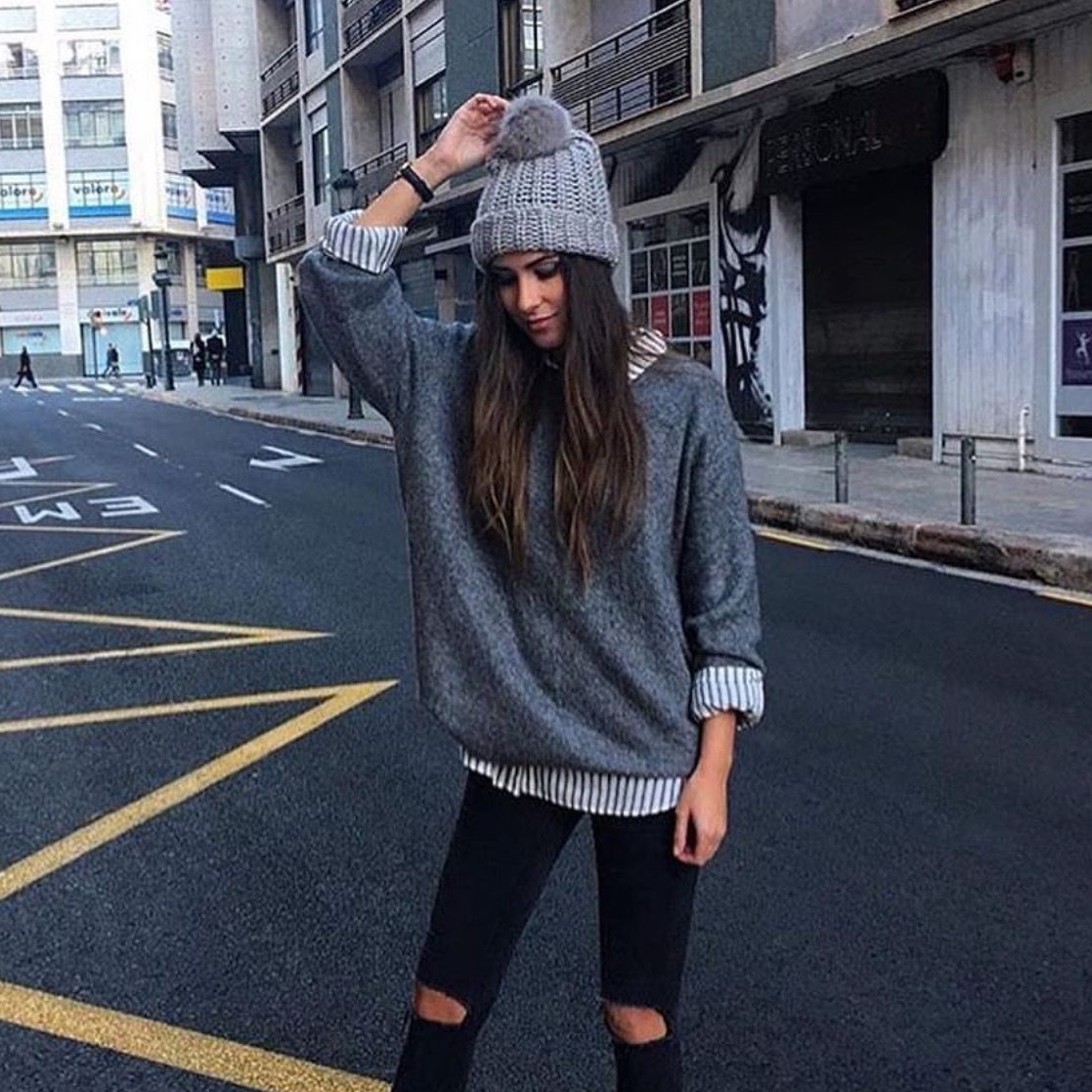Striped Shirt Grey Oversized Sweater Outfit Idea Striped Shirt Grey Oversized Sweater Outfit Idea — Beanie Outfits