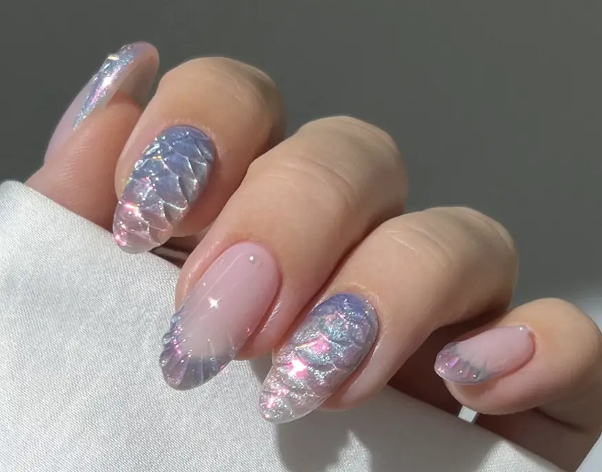 Iridescent Scale Texture Nails Iridescent Scale Texture Nails — Winter Vacation Nails