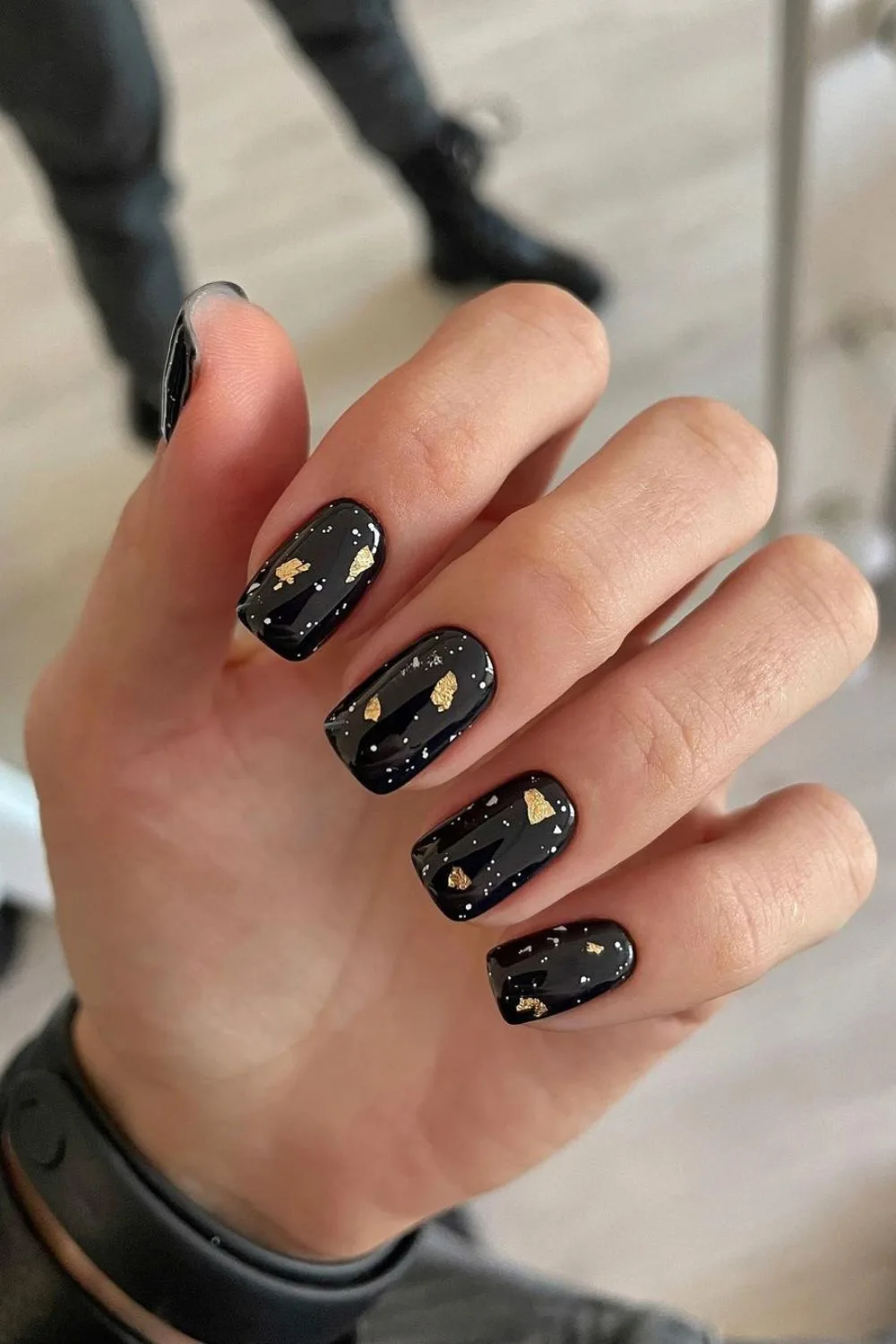 Glossy Black With Scattered Gold Foil Flakes Glossy Black With Scattered Gold Foil Flakes — Winter Black Nails