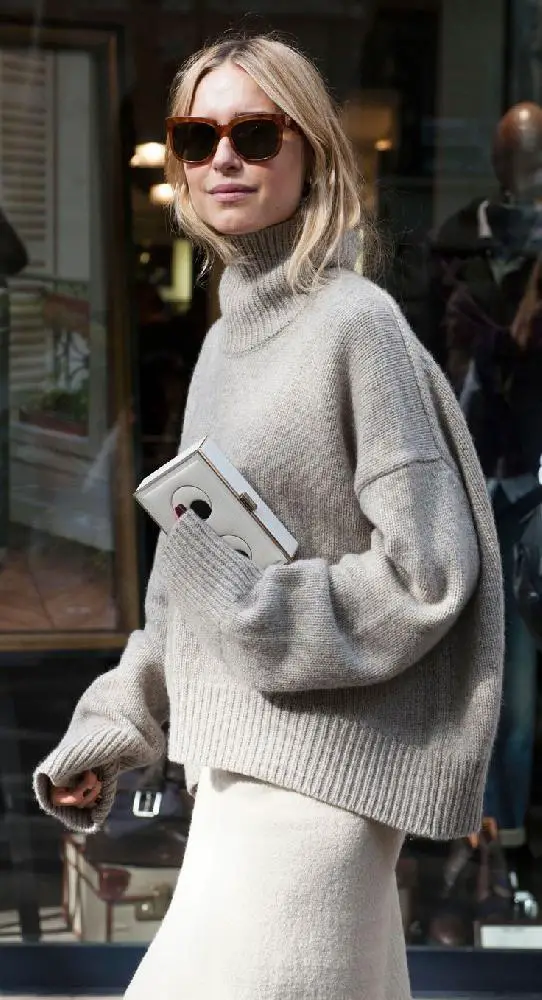 Oversized Grey Knit Sweater with White A-Line Skirt Oversized Grey Knit Sweater with White A-Line Skirt — Paris Winter Outfits