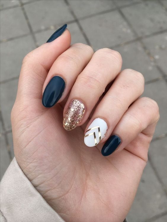 Teal Geometric Glitter Almonds Teal Geometric Glitter Almonds — Short Winter Almond Nails