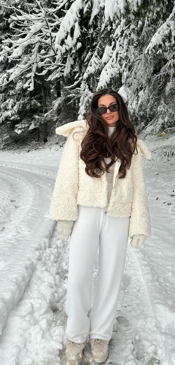Cream Teddy Jacket and Sweatpants for a Snowy Day Outing Cream Teddy Jacket and Sweatpants for a Snowy Day Outing — Cold Weather Outfits