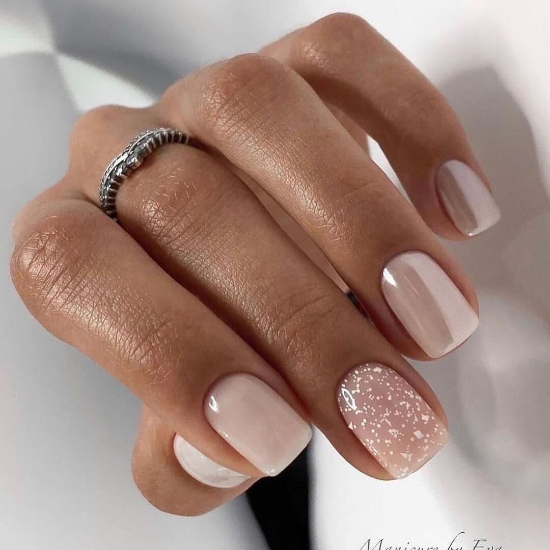 Pale Pink Speckled Glitter Accent Pale Pink Speckled Glitter Accent — Short Winter Gel Nails