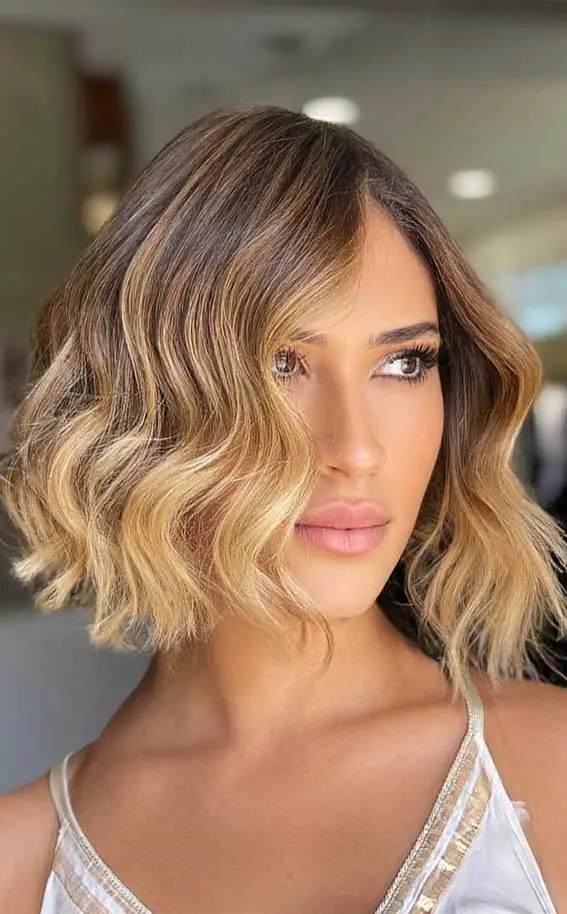 Golden Blonde Wavy Bob with Balayage Golden Blonde Wavy Bob with Balayage — Winter Bob Haircuts