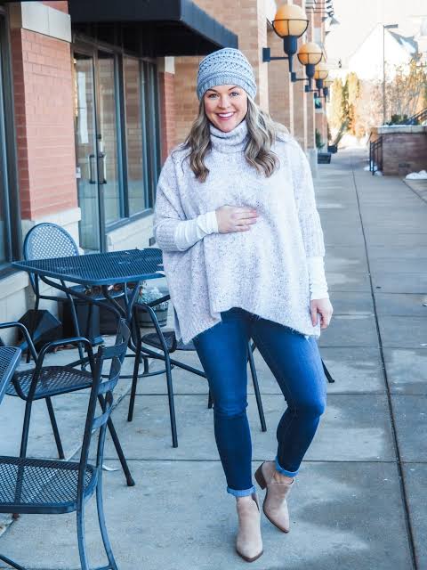Speckled Knit Poncho Over White Top and Jeans Speckled Knit Poncho Over White Top and Jeans — Winter Maternity Outfits