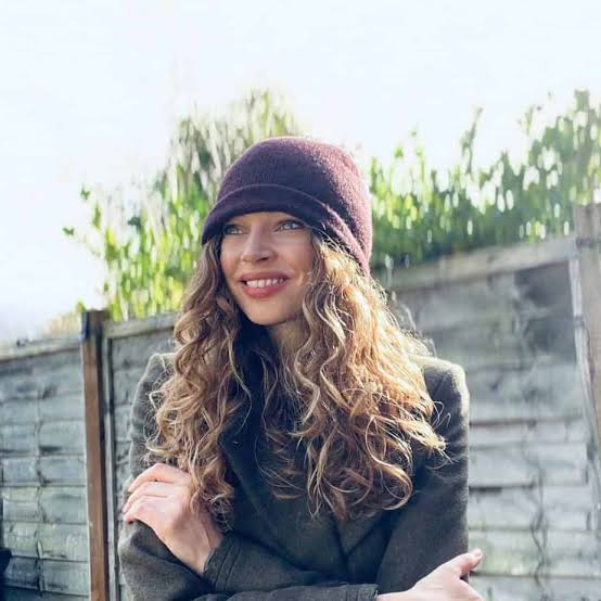 Long Layered Curls with Highlights — Winter Hairstyles for Curly Hair